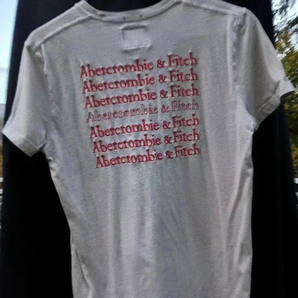 Abercrombie and fitch Cream colored crew neck  t-shirt with the blogk - Picture 5 of 6